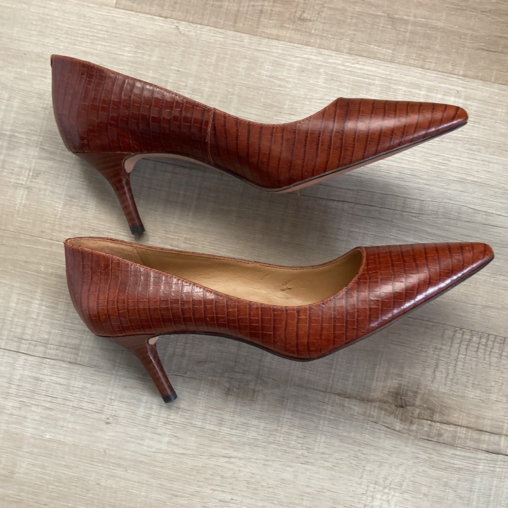Nine West Margot Brown Embossed Leather Upper Mid-Heels Great condition! - Picture 2 of 8